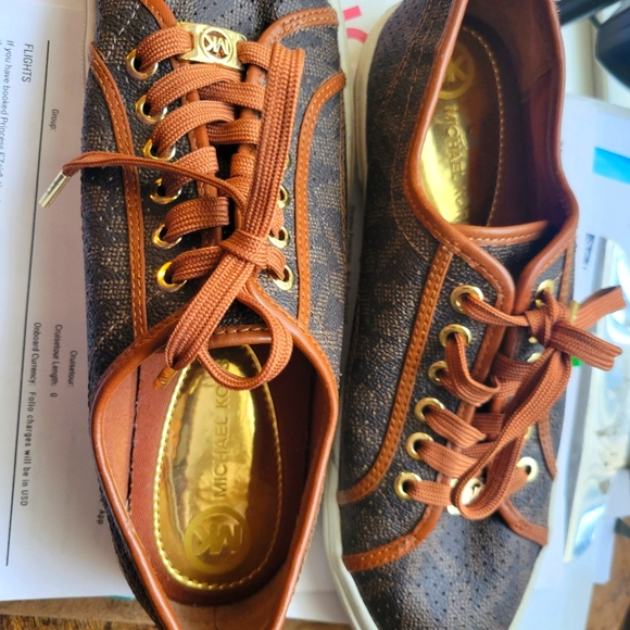 Womans MK sneakers. NWOT - Picture 4 of 4